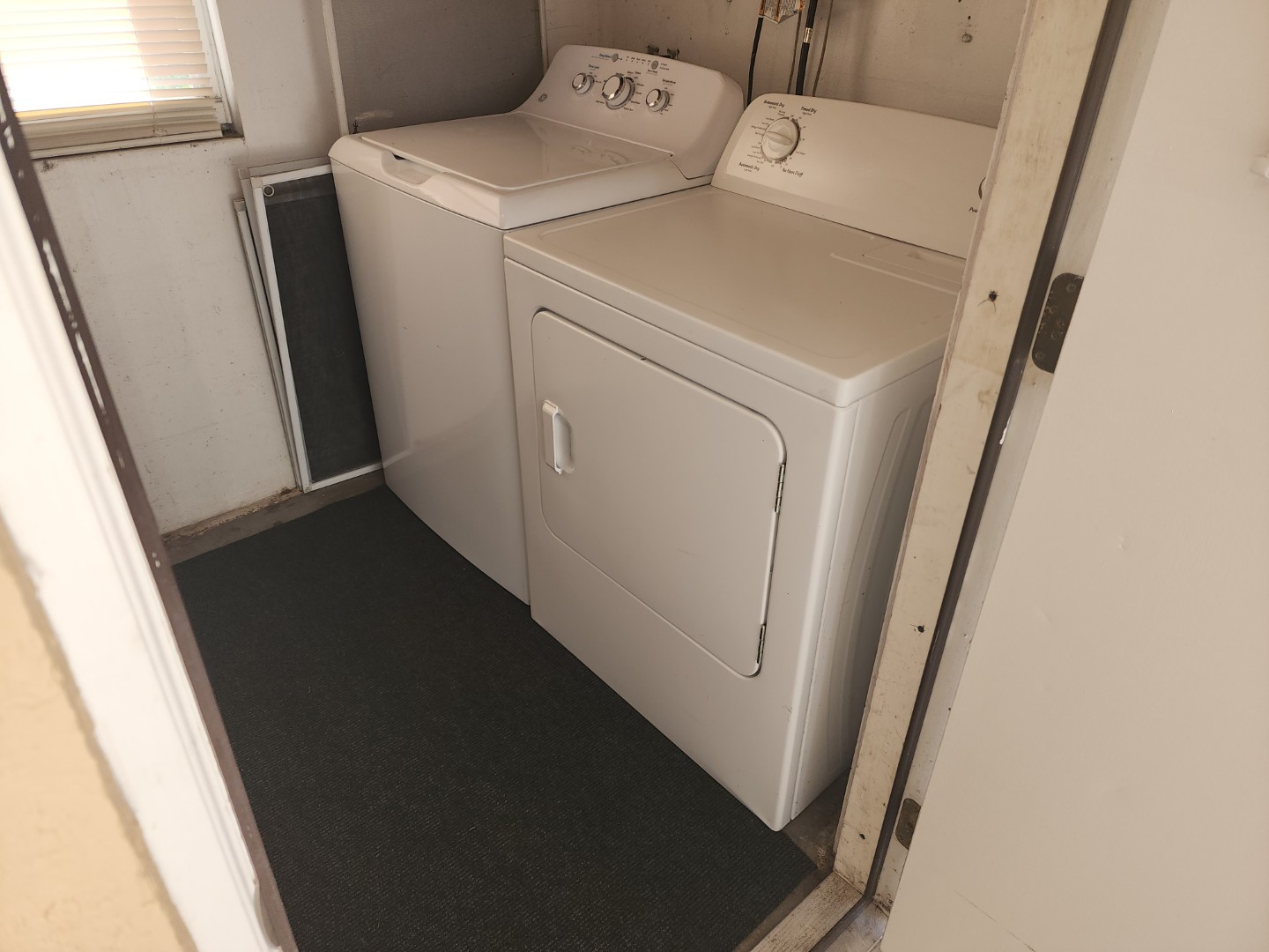 93-laundry close